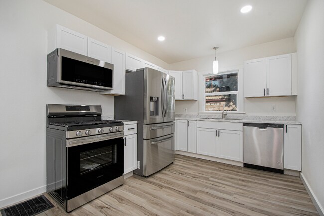 Building Photo - 1036 Park St SW