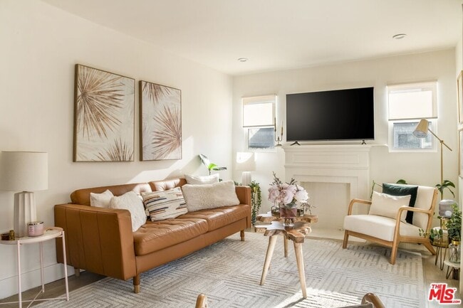 Building Photo - 4616 Rosewood Ave