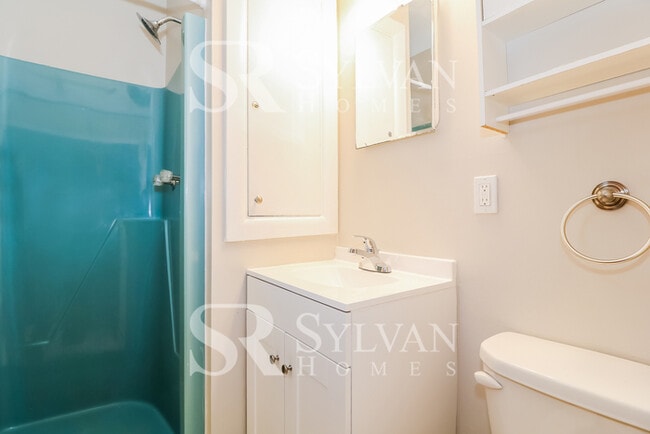 Building Photo - Beautifully updated 3 bedroom rancher!