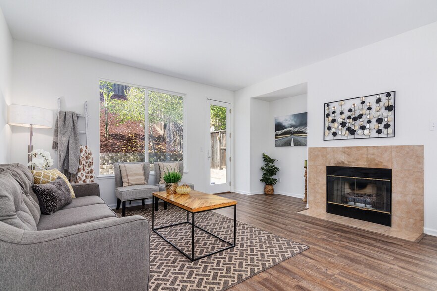 Building Photo - 411 Canyon Ct