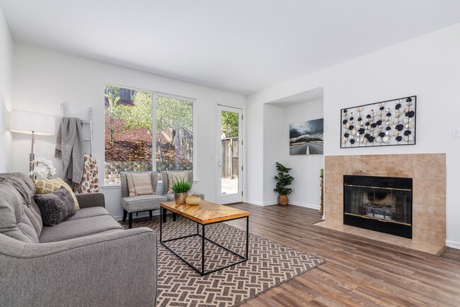 Building Photo - 411 Canyon Ct