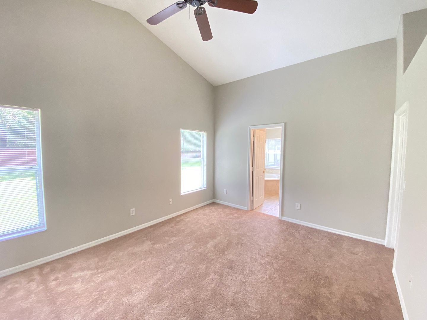 Building Photo - ? Freshly Updated Home Minutes from Disney...