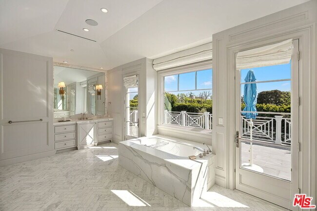 Building Photo - 15000 Altata Dr