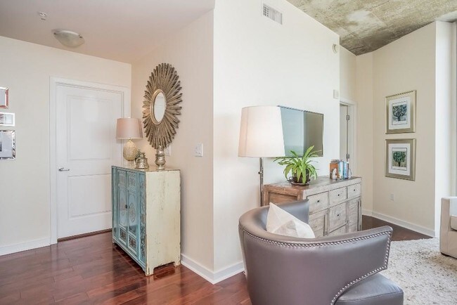 Building Photo - 360 Nueces St