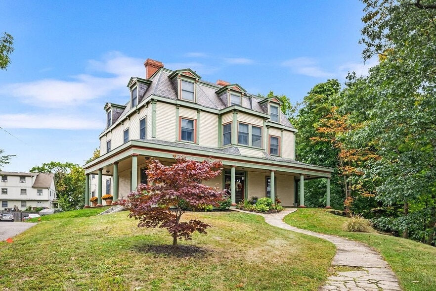 Building Photo - 49 Cedar St