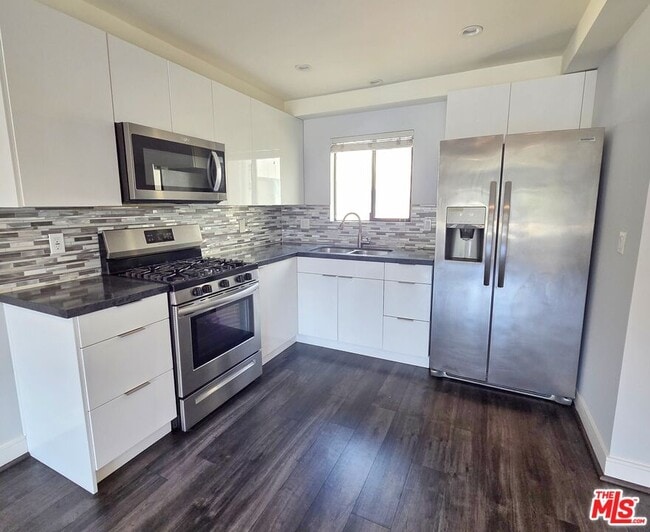 Building Photo - 2651 S Hobart Blvd