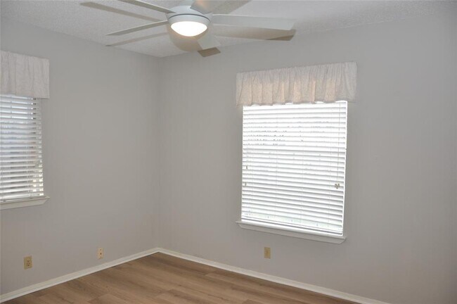 Building Photo - 2011 Gathright Cove