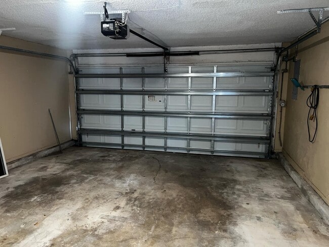 Building Photo - 8362 Dynasty Dr