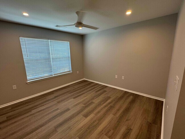 Building Photo - Beautifully Updated 1st Floor One Bedroom Condo at The Reserve at Woodbridge-Near Shopping & Medi...