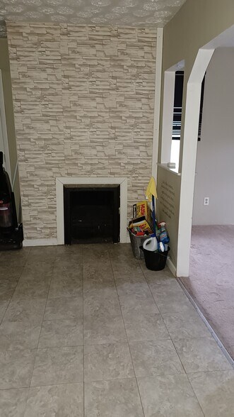 Building Photo - 120 Watkins Ave