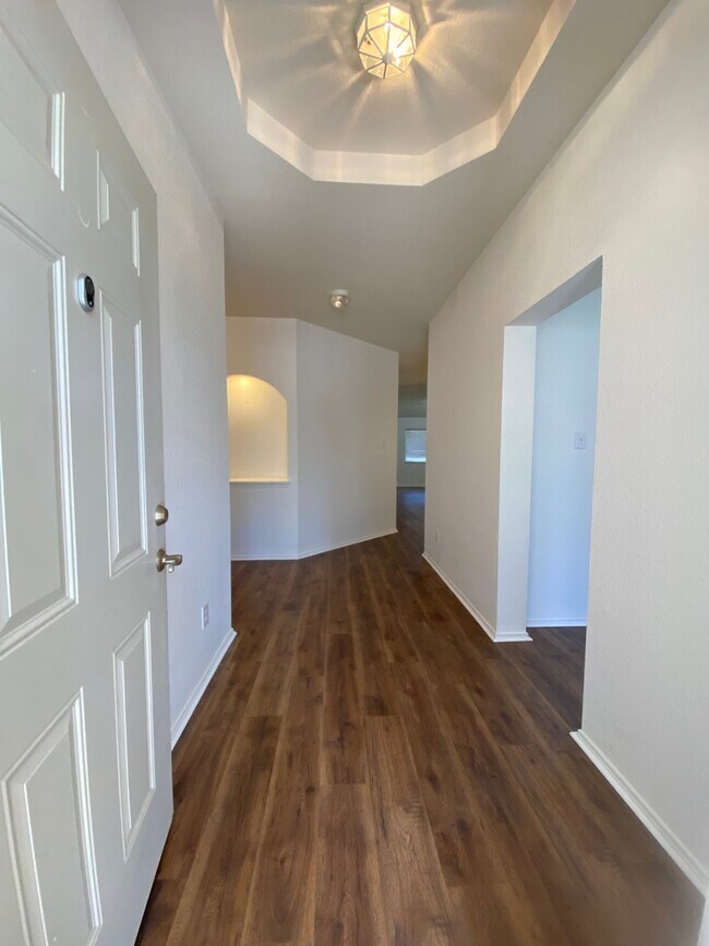 ENTRY - 1119 Burgess Dr