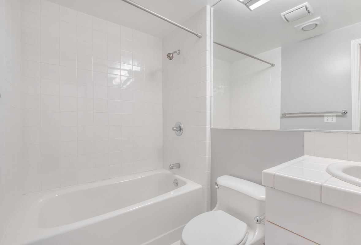 Building Photo - 650 Chestnut St