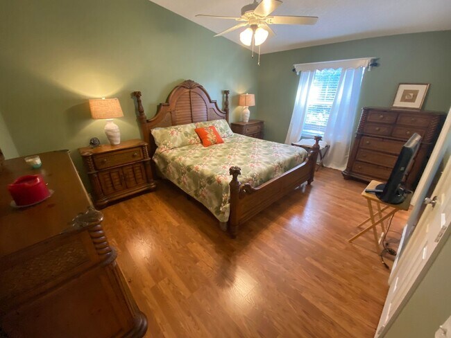 Building Photo - Location, Location, Location - ANNUAL LEASE in the Village of Belvedere