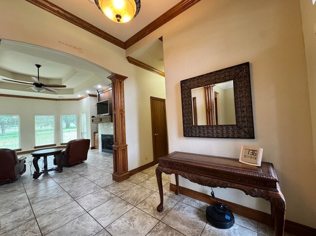 Building Photo - 8147 Shadow Lake Dr
