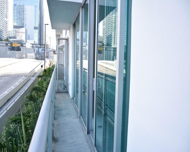Building Photo - 350 S Miami Ave