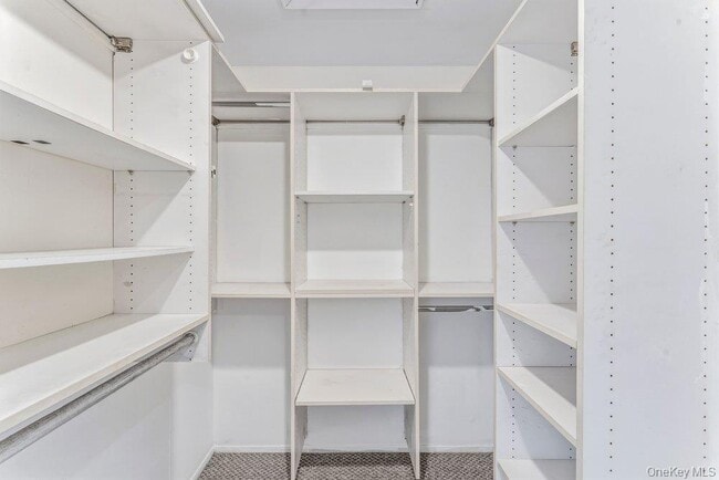 Building Photo - 124 Foxwood Dr