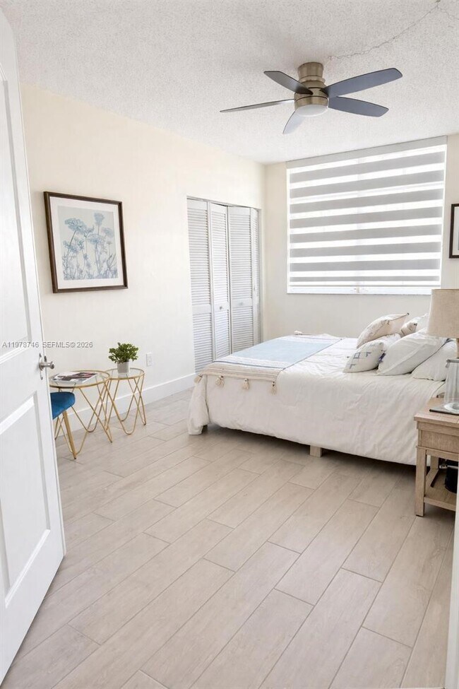 Building Photo - 19901 E Country Club Dr