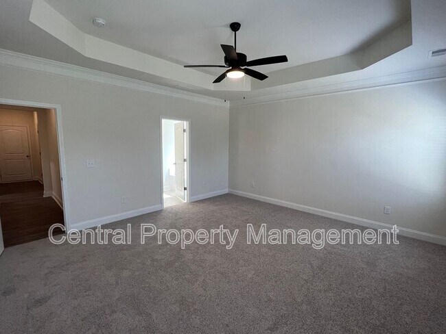 Building Photo - 102 Lariat Ct