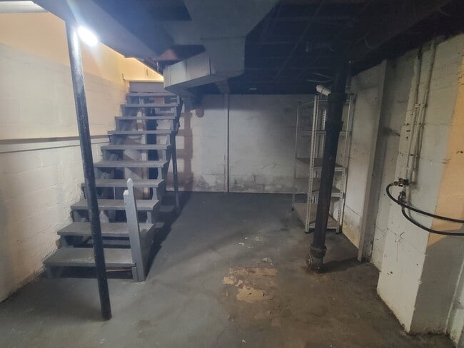 Building Photo - 8217 Belleview Ave