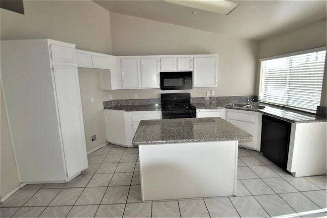 Building Photo - 2731 W Dawnview Dr