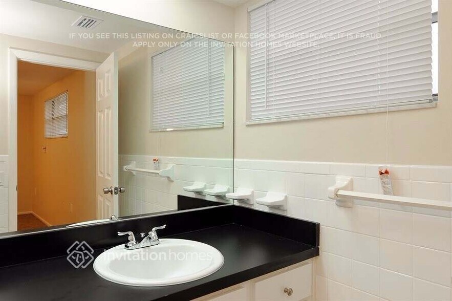 Building Photo - 5809 Elena Dr