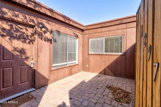 Building Photo - 1297 W 5th St