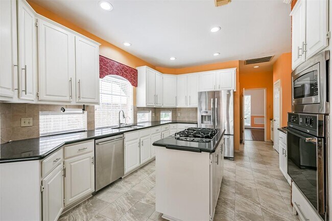 Building Photo - 4003 Bountiful Crest Ln