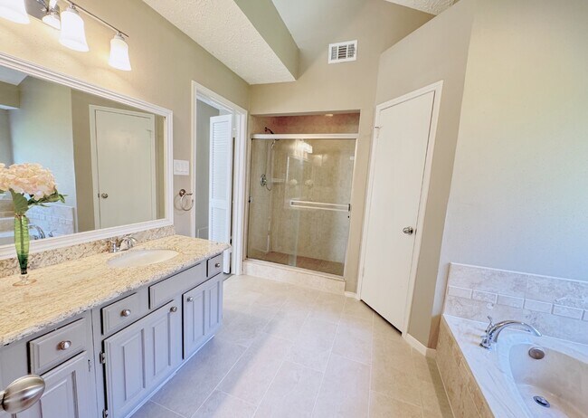 Building Photo - 2011 Echo Ridge