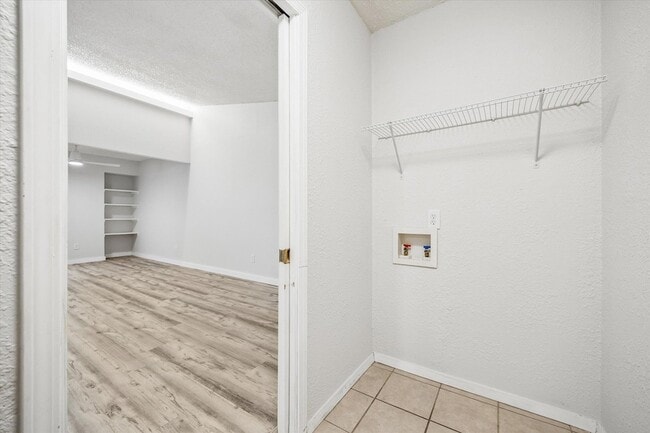 Building Photo - 904 Sirocco Dr