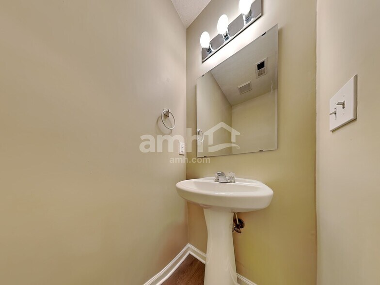 Building Photo - 3600 Mountain Brook Cir