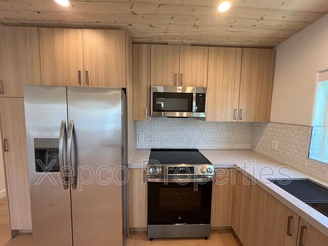 Building Photo - 38702 Paradise Way