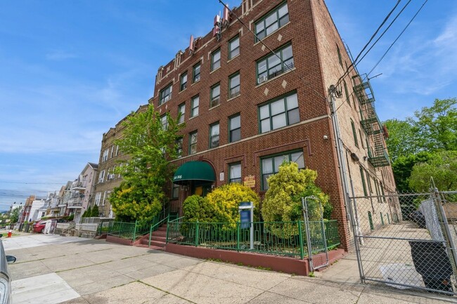 Building Photo - 144 Virginia Ave
