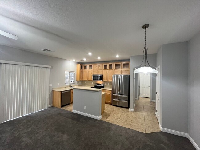 Building Photo - Beautiful 3 bedroom home