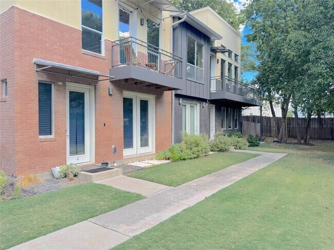 Building Photo - 1209 Kinney Ave