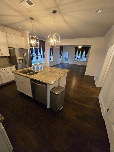Building Photo - 10846 Prairie Lake Dr
