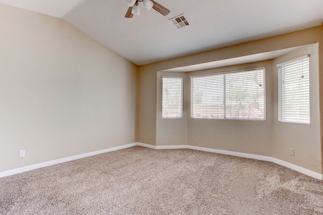Building Photo - 809 Royal Birch Ln