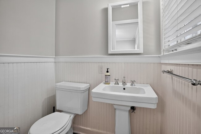 Building Photo - 807 Cardova Dr NE