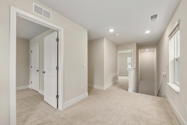 Building Photo - 226 Munsee Cir