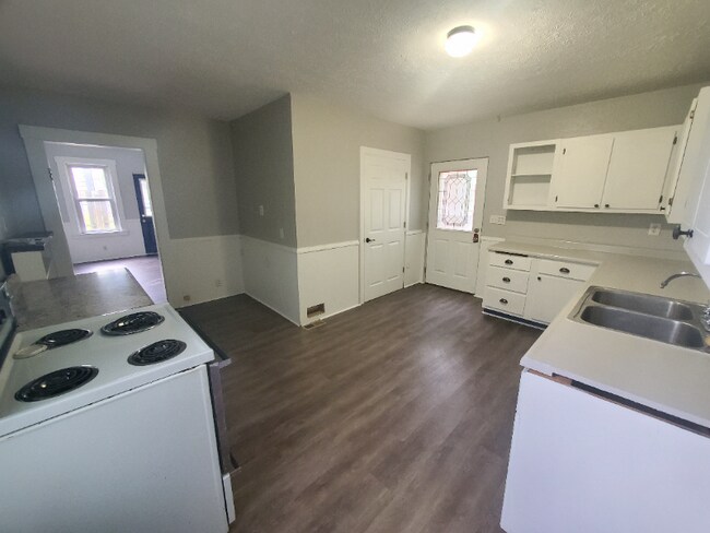 Building Photo - 20 Euclid St