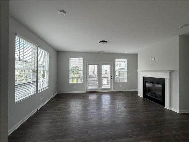 Building Photo - 900 Colton Dr