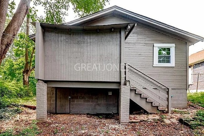 Building Photo - 608 77th Way S