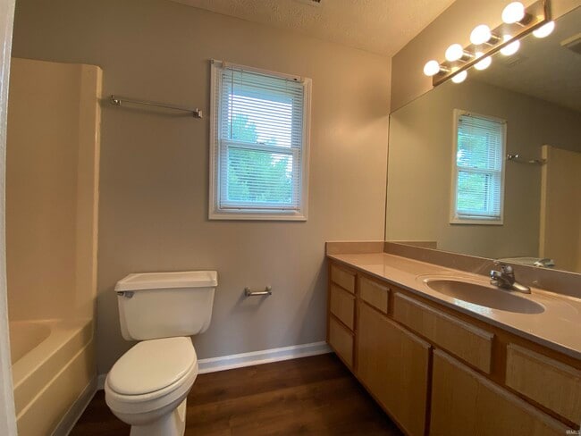 Building Photo - 163 Willow Ct