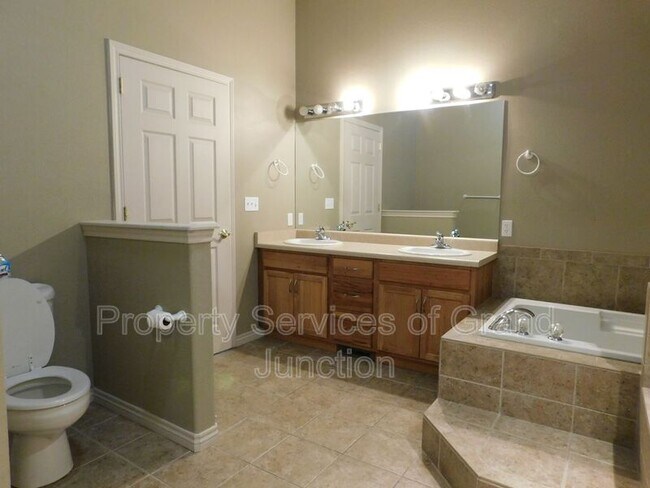 Building Photo - 785 Glen Ct