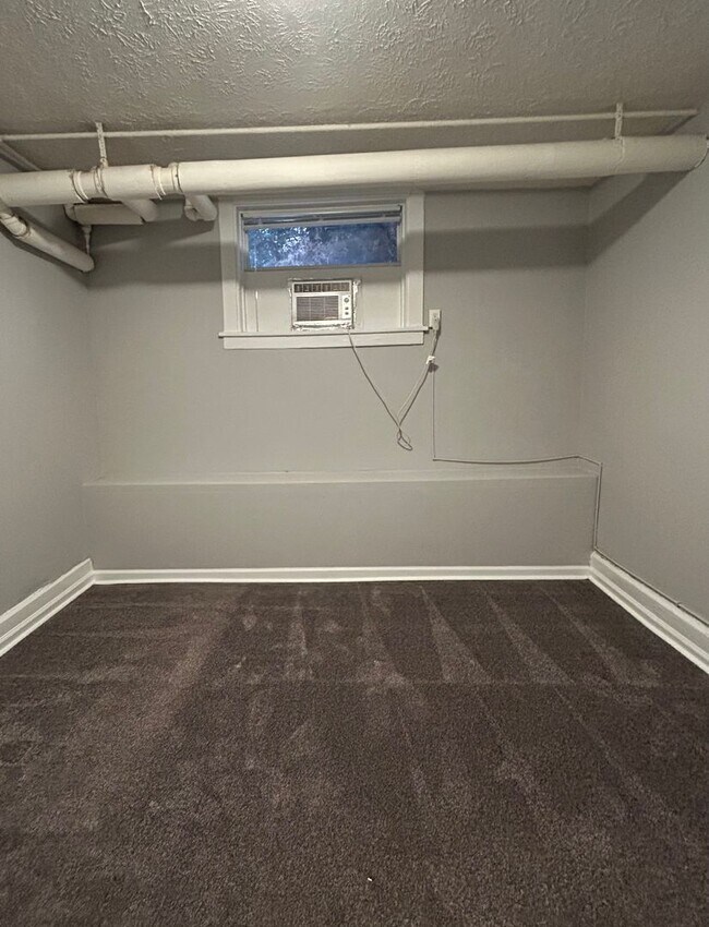 Building Photo - City Central Charmer with Private Entry