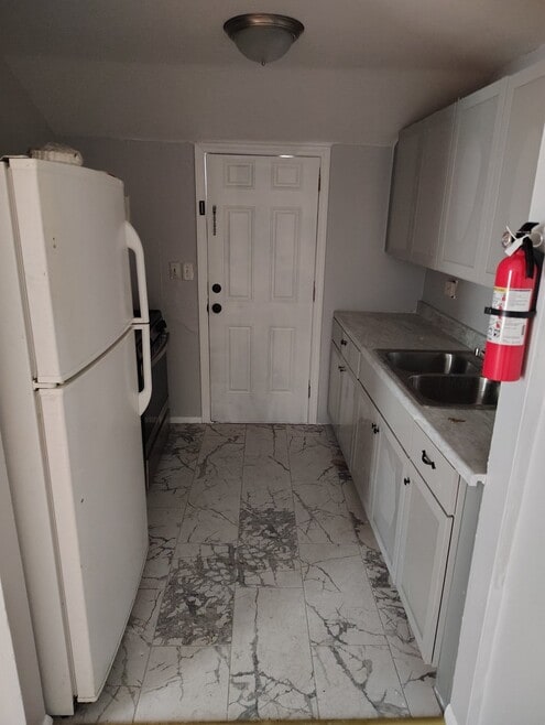 Building Photo - 527 Sassafras St