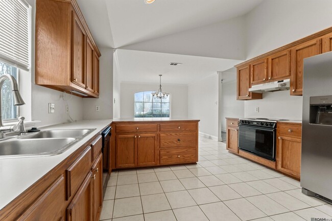 Building Photo - 18516 Lakefield Ave