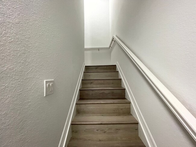 Building Photo - ANNUAL RENTAL - VISTAS AT HERITAGE BAY - 2 BED + DEN/ 2.5 BATH TOWNHOUSE