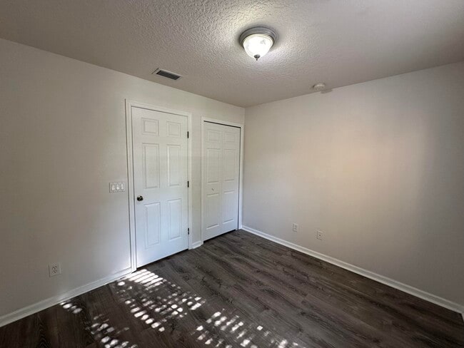 Building Photo - 910 Luminary Cir