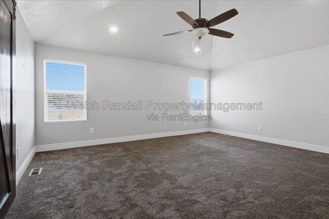 Building Photo - 2106 E Sunnyvale Dr