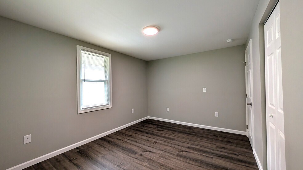 Building Photo - 2903 Homehurst Ave